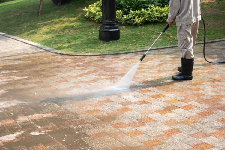 1_concrete_driveway_washing_and_sealing