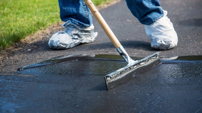 2_asphalt_driveway_washing_and_sealing