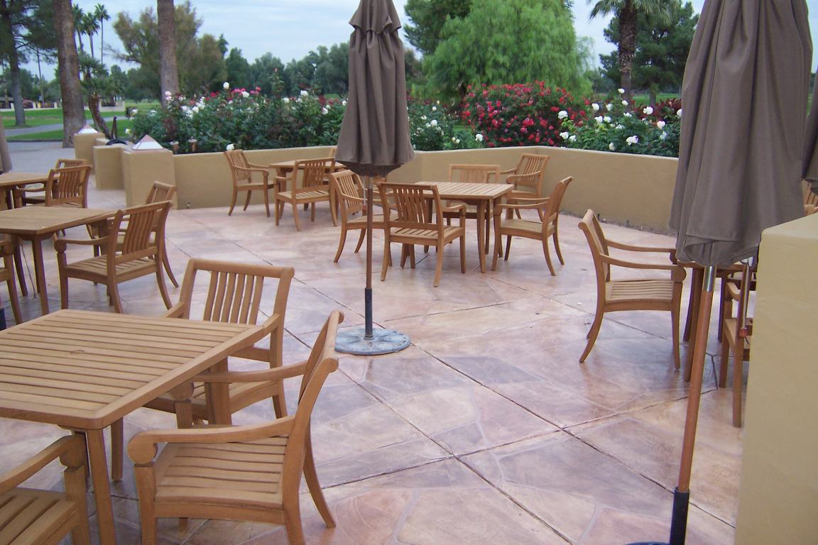 6_restaurant_outdoor_seating_stained_concrete_patios