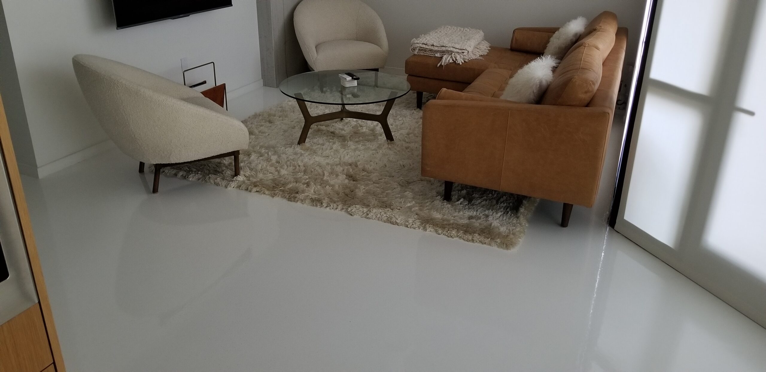 4_living_room_epoxy_flooring