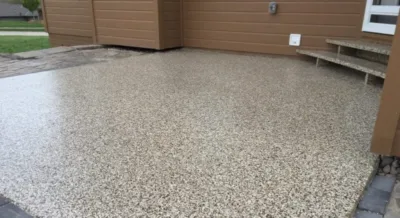 9_patio_coatings-800×435 This image shows a pool deck made up of pavers
