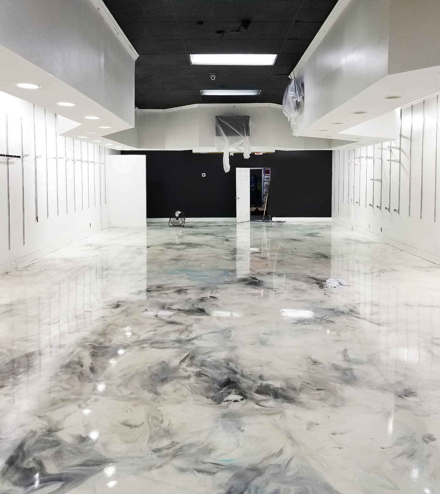 5. metallic epoxy designs 2 This image shows a driveway that was painted with epoxy