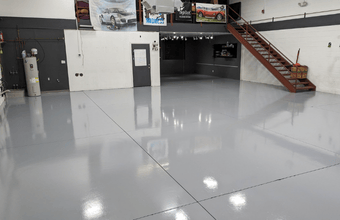 Commercial epoxy flooring This image shows a pool deck made up of pavers