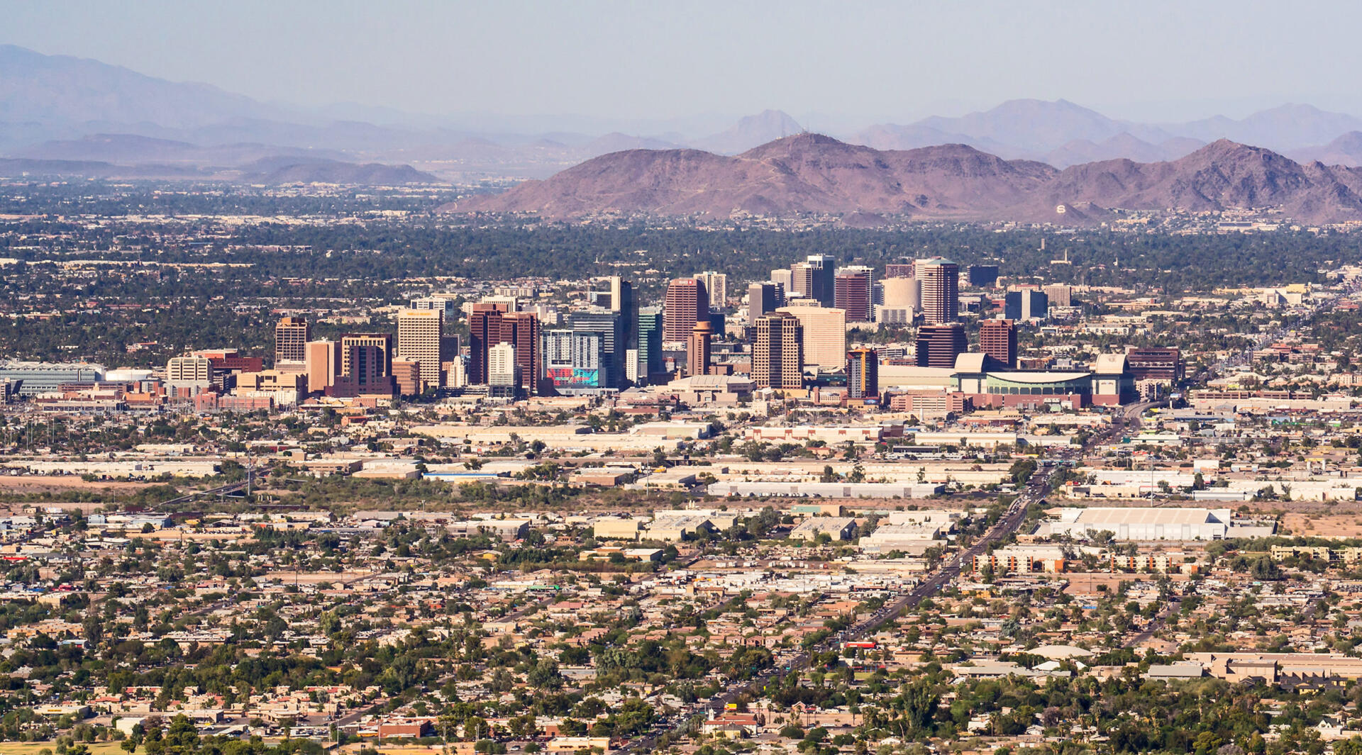 Phoenix,,Az,-,October,25,,2017:,Skyline,And,Suburban,Sprawl